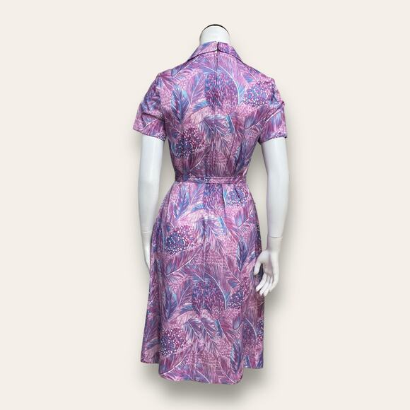 Vtg 70s shift dress w/ matching waist tie. Size 6 - Picture 4 of 9